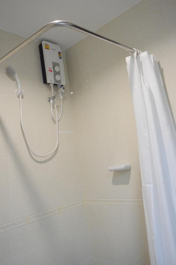 צ'איאפום Lertnimit Hotel מראה חיצוני תמונה