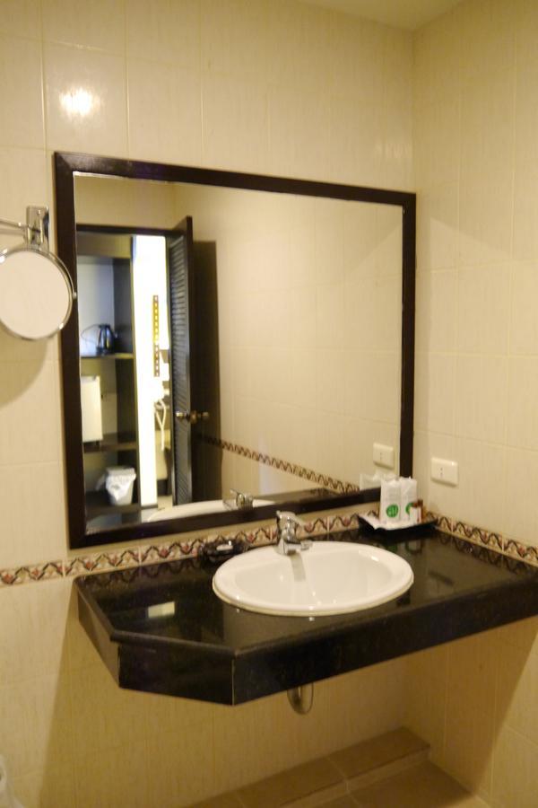 צ'איאפום Lertnimit Hotel מראה חיצוני תמונה