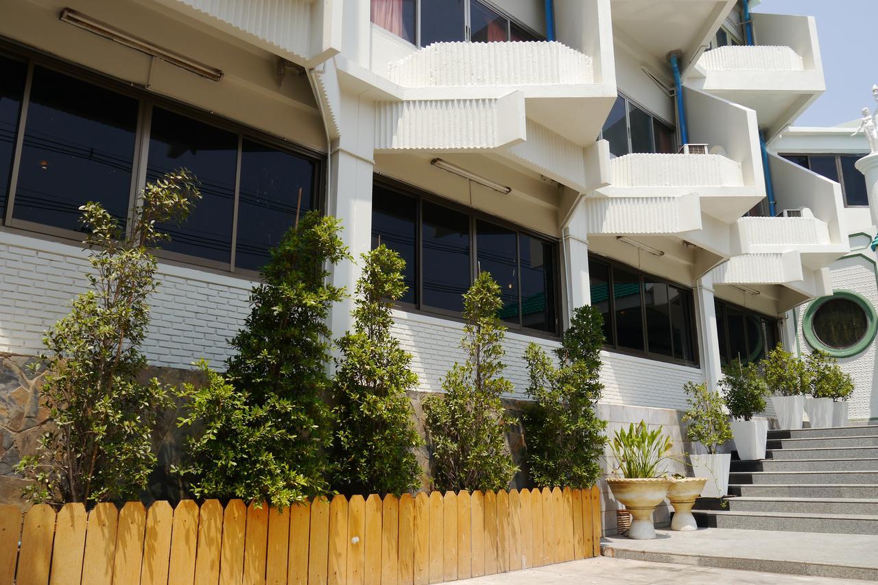 צ'איאפום Lertnimit Hotel מראה חיצוני תמונה